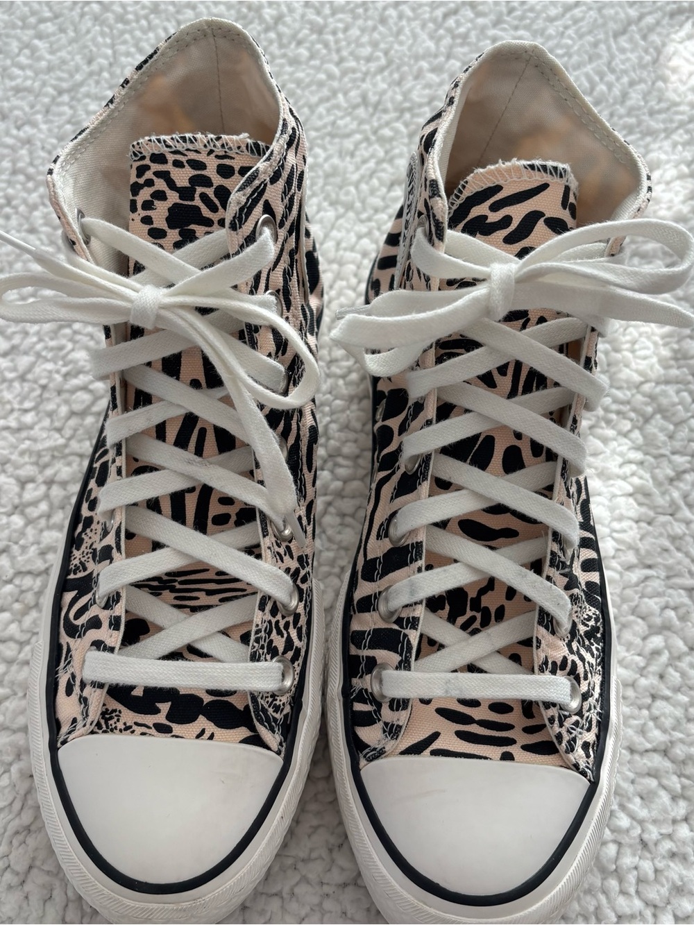 Converse Chuck Taylor All Star Jungle Print. Women’s Sz 7. Excellent Condition.